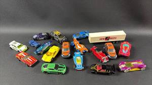 lot 140 image: Vintage Hot Wheels, Matchbox, Tomica and Other Bundle