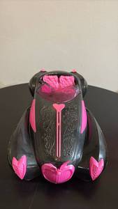 lot 835 image: Hot Find Monster High Draculaura Car