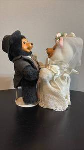 lot 836 image: Raikes Bears Wedding Couple Bride Groom Figurines 2-Pack