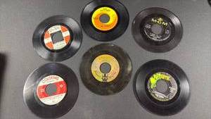 lot 846 image: 6) Jukebox Classic 45 Vinyl Records