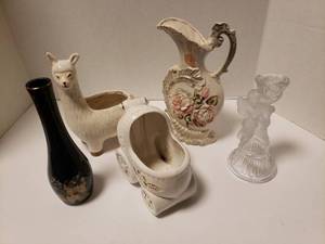 lot 318 image: Capani Decorative Ceramics Lot 6 Pieces Llama Carriage Pitcher