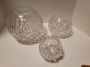 lot 319 image: 3-Piece Polish Lead Crystal Decorative Spheres Set.  Excellent Condition