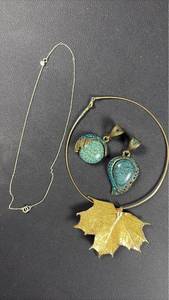 lot 180 image: Fashion Jewelry Lot Pendants, Necklaces