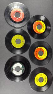 lot 191 image: Vintage Vinyl 6) Classic Hits 45s
