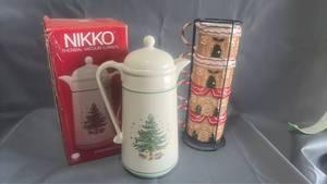 lot 276 image: Thermal Carafe & Stacking Gingerbread House Mugs