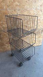 lot 292 image: Handy Rolling Wire Rack
