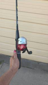 lot 293 image: Fish Bonz Spincaster Fishing Pole