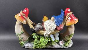lot 409 image: Working Solar Powered Gnome Yard Decor Bird Lights Up