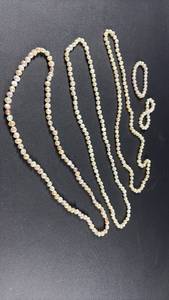 lot 416 image: Amazing Freshwater Pearl Strings and Bracelets