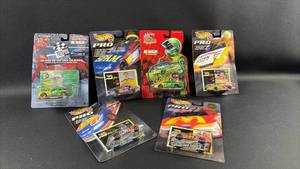 lot 419 image: 1990s Hot Wheels NASCAR Die-Cast Cars Lot 6) Packaged Models