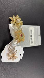 lot 426 image: Fashion Jewelry Floral Brooch Pin Lot 3 Pieces