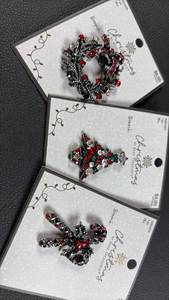 lot 427 image: Bead Treasures Christmas Brooch Collection 3 Pieces Assorted Designs