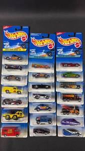 lot 443 image: Mattel Hot Wheels Lot 21 Die-Cast Vehicles in Original Blister Packs