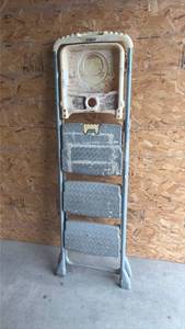lot 504 image: Cosco 3-Step Folding Ladder with Handrail
