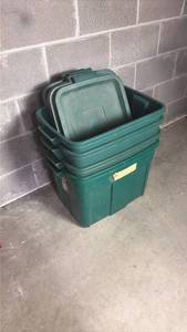 lot 601 image: (4) Rubbermaid Roughneck Totes & Lids