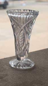 lot 610 image: Bud Vase