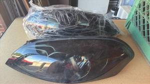 lot 618 image: Pair Halogen Replacement Vehicle Head Lamps