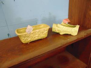 lot 3001 image: Pair of Green Planters