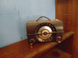 lot 3006 image: Vintage Zenith Radio