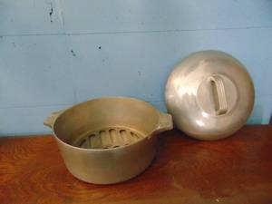 lot 3007 image: Wagner Ware Pot Size 0