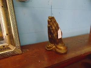 lot 3009 image: Praying Hands - Chalkware