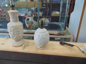lot 3028 image: White - Ball - Heart Lamp