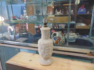 lot 3029 image: White - Table lamp