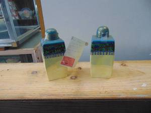 lot 3044 image: Pair of Royal Daulton Jars W Lids - 1 Lid Damaged