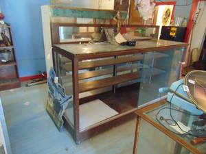 lot 3060 image: Wooden Display Case - Large