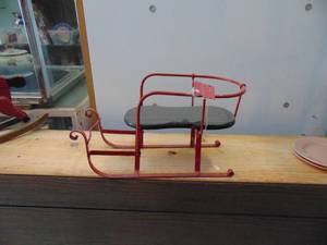 lot 3063 image: Miniature Decor Sleigh