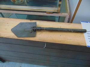 lot 3070 image: Collapsible Trenching Tool