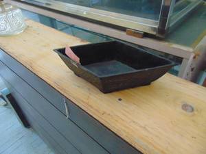 lot 3071 image: Triangle Cast Planter