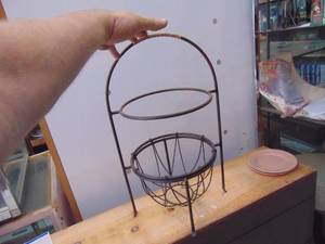 lot 3075 image: Large Wire Planter - Plant Holder