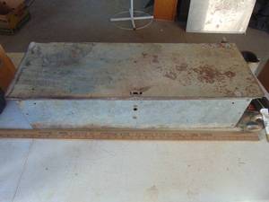 lot 3966 image: Large galvanized toolbox