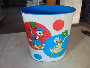 lot 3968 image: Disney trash can
