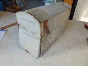 lot 3985 image: Vintage galvanized mailbox