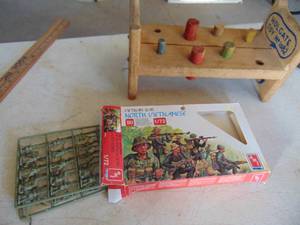 lot 3989 image: Vietnam plastic figures in box