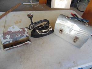 lot 3997 image: Vintage lunchbox, iron lamp