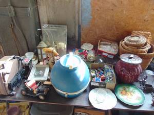 lot 3099 image: Contents of Tabletop - Vintage Decor