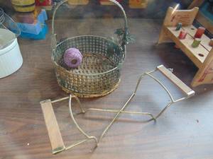lot 3104 image: Metal Basket and Casserole Carrier