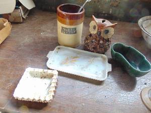 lot 3110 image: Decor Assortment - Planters - Modern Kitchen Utensil Crock