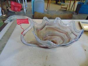 lot 3139 image: Bird Glass Art