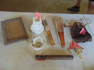 lot 3141 image: Assortment of Decor