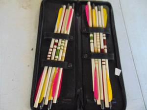 lot 3142 image: Several Short Arrows - Crossbow 