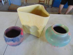 lot 3143 image: 3 Colorful Vases