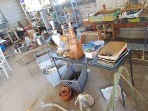 lot 3171 image: Contents of Table and 2 Tubs