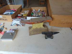 lot 3177 image: Pair of Small Anvils - 1 made out of Railroad Iron