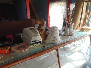 lot 3183 image: Contents on Top of Display Case