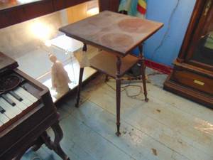 lot 3185 image: Parlor Table - Claw Feet