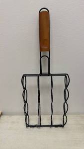 lot 58 image: Non-Stick Corn Grilling Basket with Wood Handle